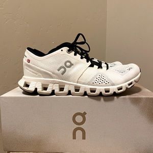 ON running cloud x sneakers 6.5